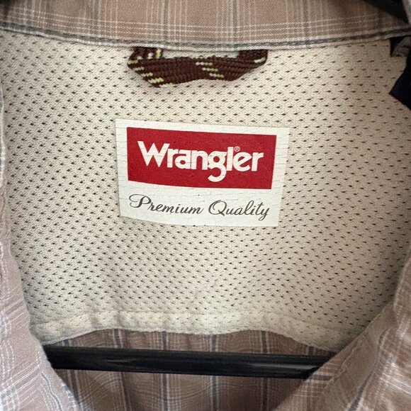 3 Men's Short Sleeve Wrangler Button Down Shirts, Size L - Picture 9 of 14